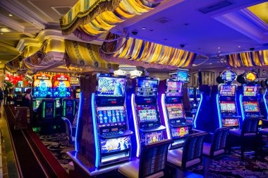 wolestoto live-dealer blackjack table on mobile phone screen